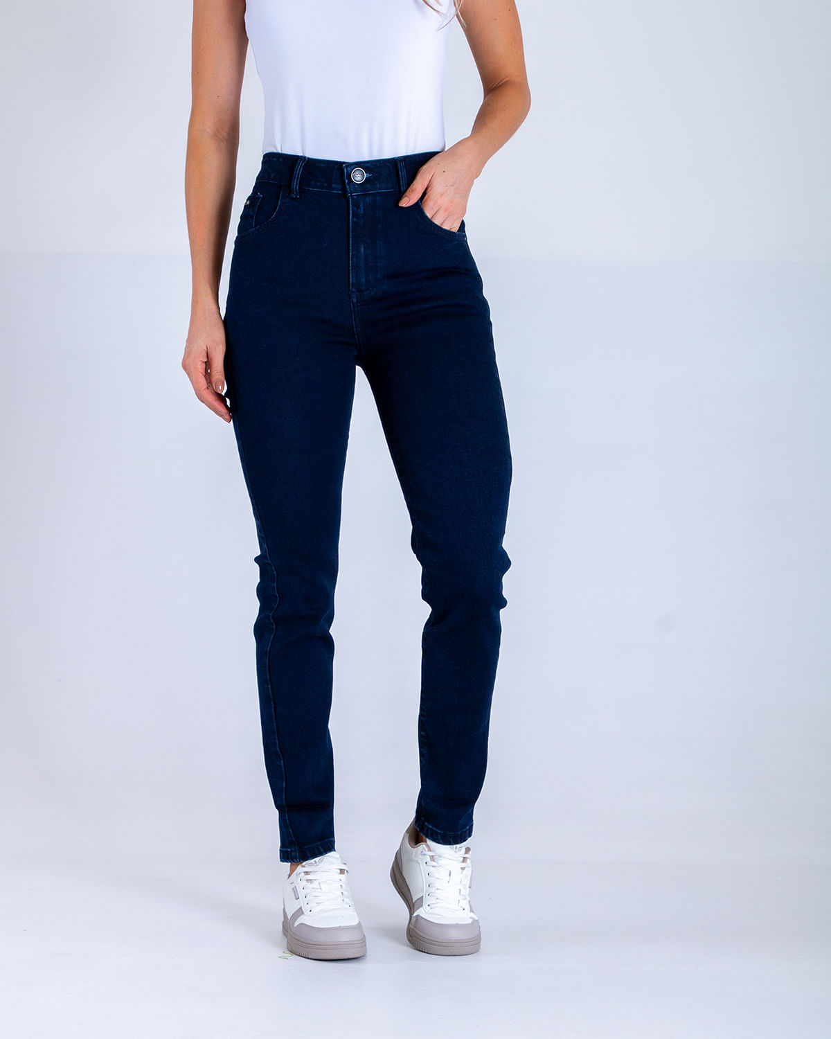 Jean skinny tono oscuro para mujer